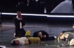 Madonna dances with HK star Eason Chan on stage, "kicks" his butt - 8