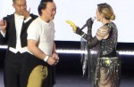 Madonna dances with HK star Eason Chan on stage, "kicks" his butt - 13