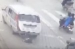 Child gets run over by vehicle on busy China highway - 2