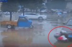 Driver runs over 2 children in China - 7