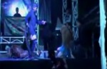 Indonesian singer carries on performing after bitten by cobra before dying on stage - 11