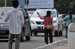 Drugged beggar babies for rent in Indonesia - 8