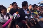 Video of Thai leader Prayuth patting reporter's head goes viral - 1