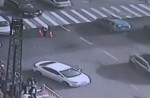 Video captures sinkhole collapsing in middle of busy road - 6