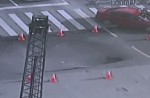 Video captures sinkhole collapsing in middle of busy road - 7