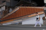 Strong quake strickes southwestern Japan - 4