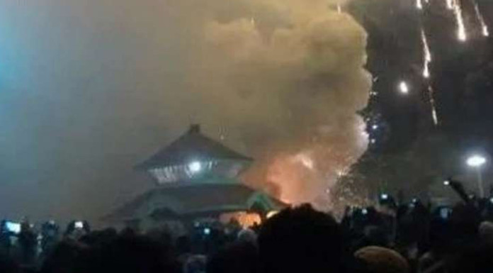 Indian temple fire kills over 60, more than 200 injured: TV