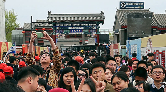 Tour groups banned after visitors swamp Beijing's famous alleyway