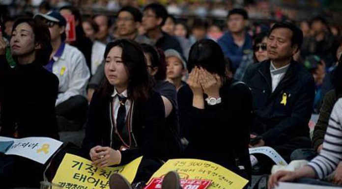 Two years after tragedy, cranes brace to raise Korea ferry