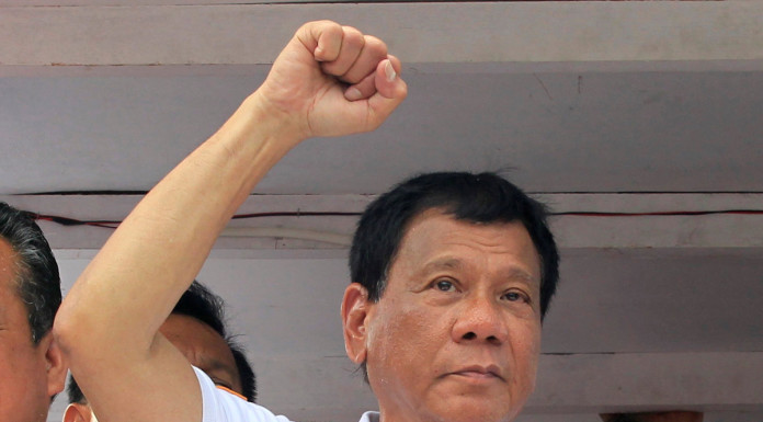 'Kill them' Duterte leads at end of Philippine presidential campaign