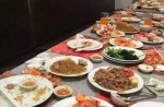 Chinese tourists in Thailand go prawn-crazy at buffet - 10