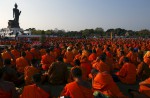 Monks and soldiers clash in Thailand - 11