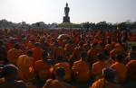 Monks and soldiers clash in Thailand - 10