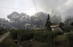 New eruption at Mt Sinabung disrupts search & rescue operations - 5