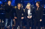 Bad boy Justin Bieber wins big at MTV Europe Music Awards - 3