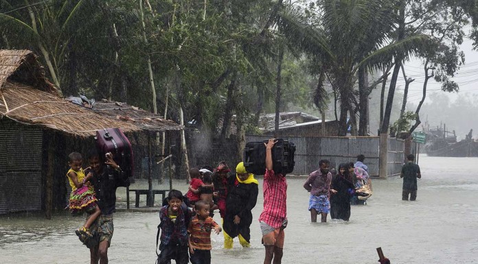 23 dead, 500,000 flee as Cyclone Roanu hits Bangladesh