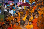 Monks and soldiers clash in Thailand - 4