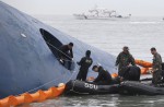 South Korean ferry sank with 450 passengers onboard - 93