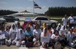 Spat at the powerful Wat Dhammakaya temple - 1
