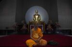 Spat at the powerful Wat Dhammakaya temple - 2