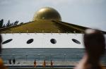 Spat at the powerful Wat Dhammakaya temple - 5