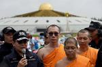 Spat at the powerful Wat Dhammakaya temple - 13