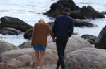 Taylor Swift spotted kissing Tom Hiddleston at beach - 2