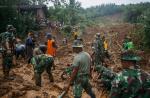 Flash floods and landslides kills at least 35 in central Indonesia - 1