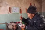 Selfless woman who cared for paralysed man for 37 years touches Chinese hearts - 9