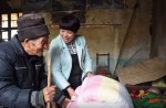 Selfless woman who cared for paralysed man for 37 years touches Chinese hearts - 11