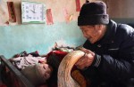 Selfless woman who cared for paralysed man for 37 years touches Chinese hearts - 13