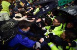 Hundreds of protestors clash with police over Sewol ferry disaster - 11