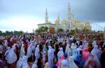 Muslims worldwide celebrate Eid Al-Fitr marred by deadly attacks in 2016 - 6