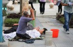 Beggars in China eat at restaurants and shop at Cartier - 3