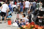 Beggars in China eat at restaurants and shop at Cartier - 2