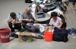 Beggars in China eat at restaurants and shop at Cartier - 7