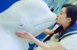 Fan Bingbing riles animal activists by kissing beluga whale - 3