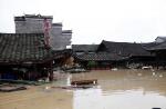 Flooding in Yangtze river basin leaves more than 100 dead or missing - 18