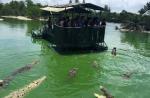 Tourists feed crocodiles from flimsy raft - 6