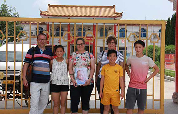 Adopted Chinese seek birth parents