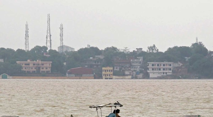 Floods kill 22 people in India, 170,000 homeless