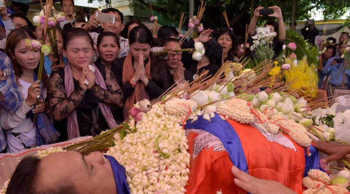 Hundreds join funeral of murdered Cambodian govt critic Kem Ley