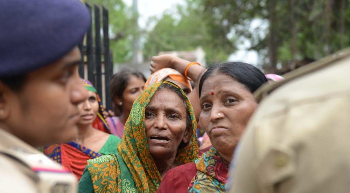 Indian Muslim women beaten by vigilantes on suspicion of carrying beef