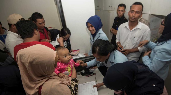 Indonesia begins re-vaccinating victims of fake drug ring