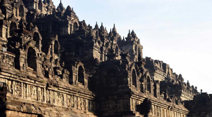 Indonesia detains 7 after attacks on Buddhist temples