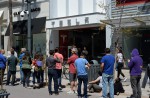 Crowd queues up for Tesla Model 3 - 1