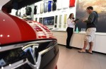 Crowd queues up for Tesla Model 3 - 5