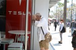 Crowd queues up for Tesla Model 3 - 6