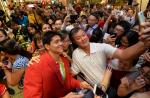 Hundreds give Joseph Schooling triumphant homecoming at Changi Airport - 27