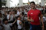 Hundreds give Joseph Schooling triumphant homecoming at Changi Airport - 1